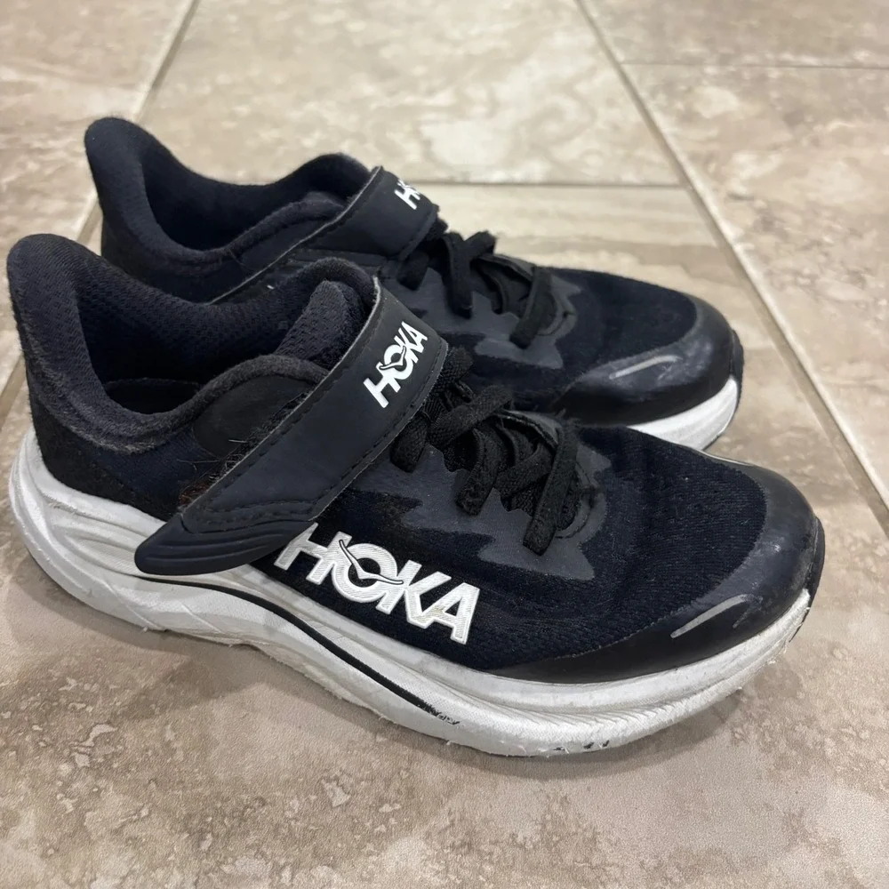Hoka One One Clifton 9 Little Kid Running Shoes Black White 1168873 BWHT Size 1M